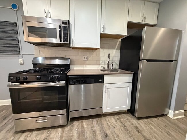 Building Photo - Capitol Hill/ H street - Renovated 1 bedroom apartment w/parking