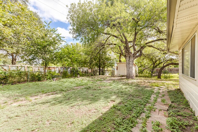 Building Photo - 359 Langton Dr