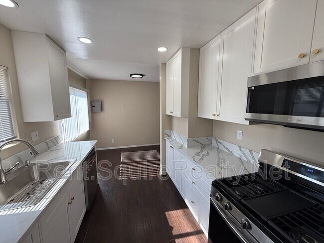 Building Photo - 256 Euclid Pl