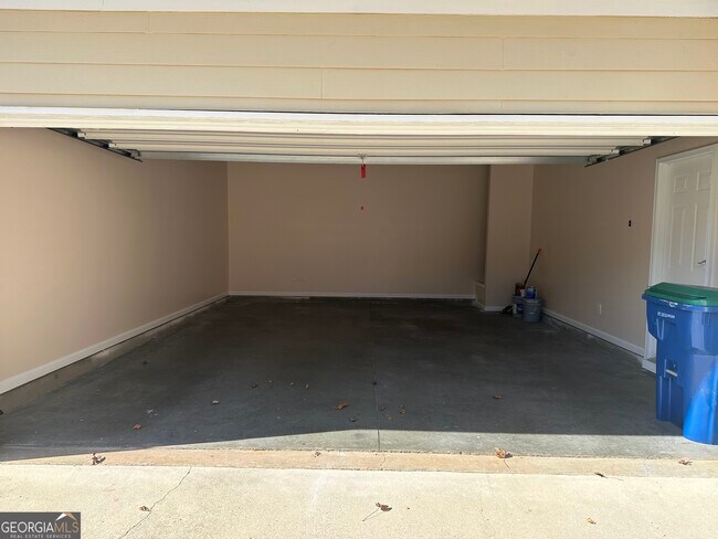 Building Photo - 124 Cottesford Dr SW