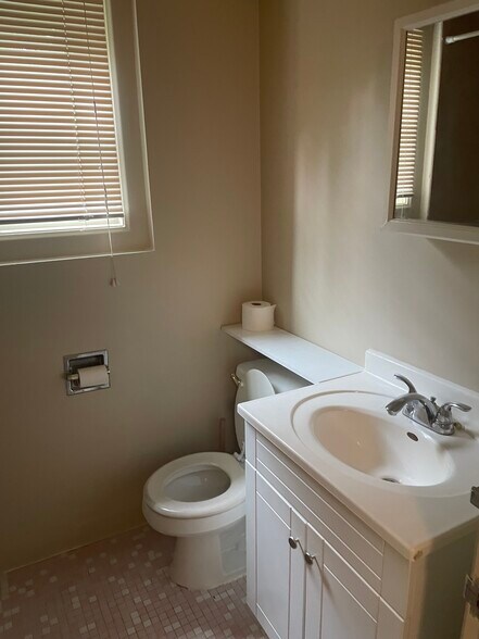 Building Photo - 1305 N 58th St