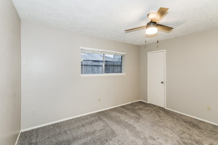 Building Photo - 14214 Bateau Dr