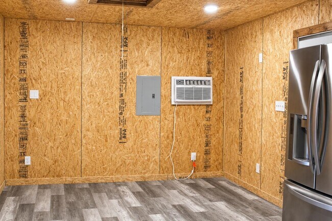 Building Photo - 102 Crestview