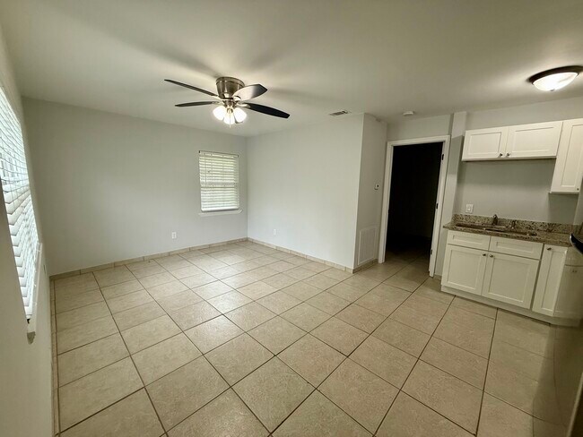 Building Photo - 8316 N 10th St