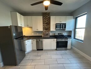 Building Photo - 34 Shelby St