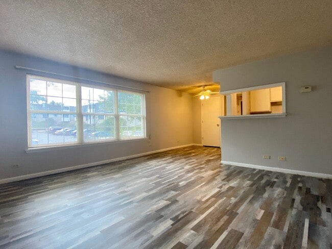 Building Photo - 1 Bedroom/ 1 Bath with Easy access to I-25...