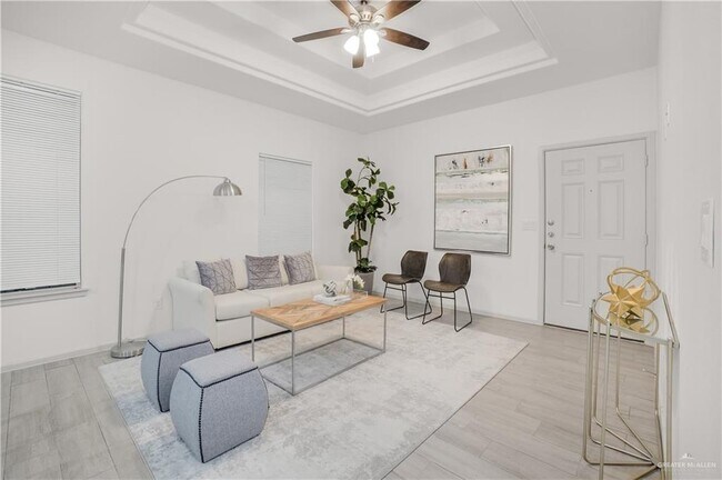 Building Photo - 25 Shavano Dr