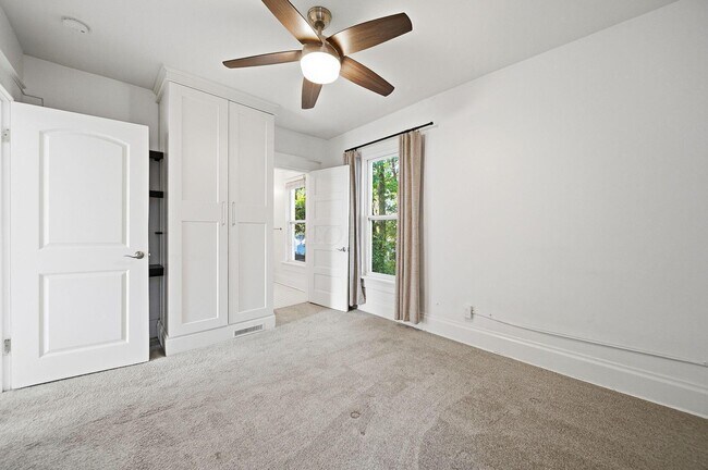 Building Photo - 433 St Clair Ave