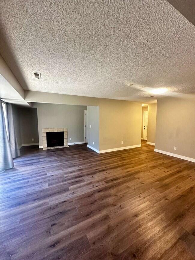 Building Photo - *****MOVE IN SPECIAL *****Receive $500 OFF...