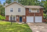 Building Photo - Welcome home to this beautiful Blue Spring...