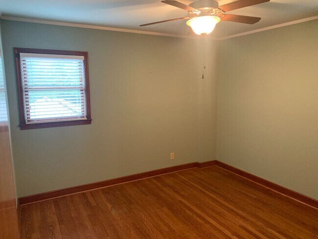 Building Photo - Charming 4B/3.5B Home!