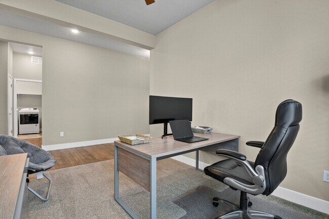 Building Photo - Single Family w/ Elegance