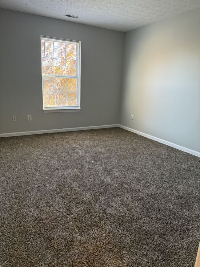 Building Photo - 3 bed home