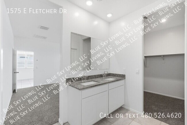 Building Photo - 1575 E Fletcher Dr