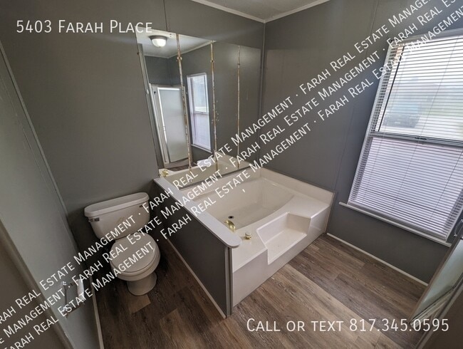 Building Photo - 5403 Farah Pl
