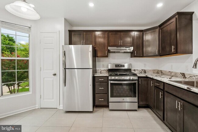 Building Photo - 10737 Kitchener Ct