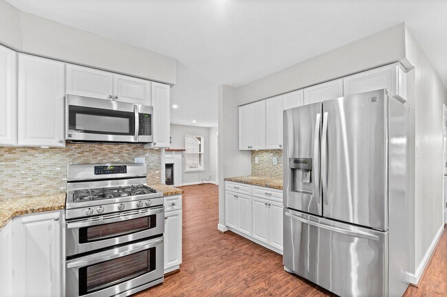 Building Photo - 4BR/2.5BA Home in Hickory School District ...