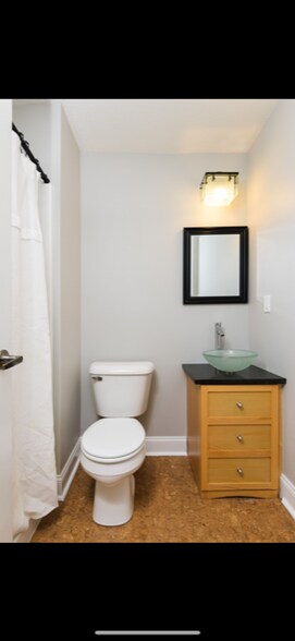Building Photo - 1309 Lyndale Dr