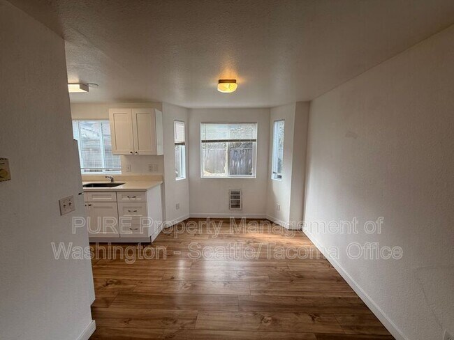 Building Photo - 1706 E 56th St