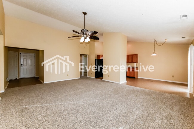 Building Photo - 3060 Hidden Pine Dr