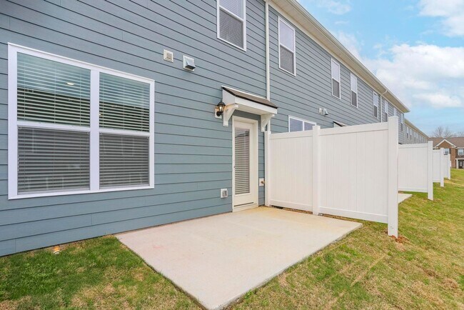 Building Photo - 250 Hazel Ln