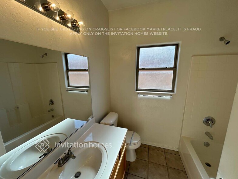 Building Photo - 1612 S 80th Dr