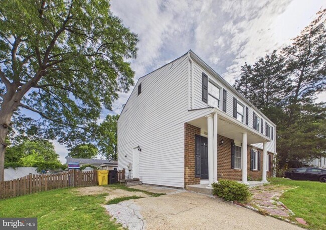 Building Photo - 1358 Raleigh Dr