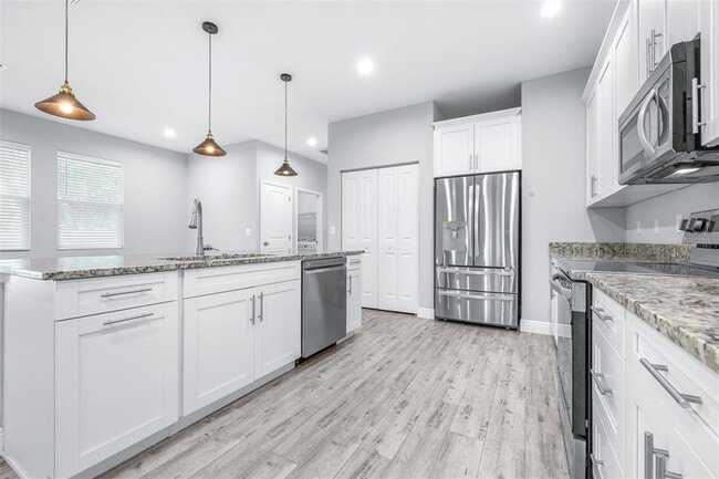 Building Photo - 1505 E North Bay St