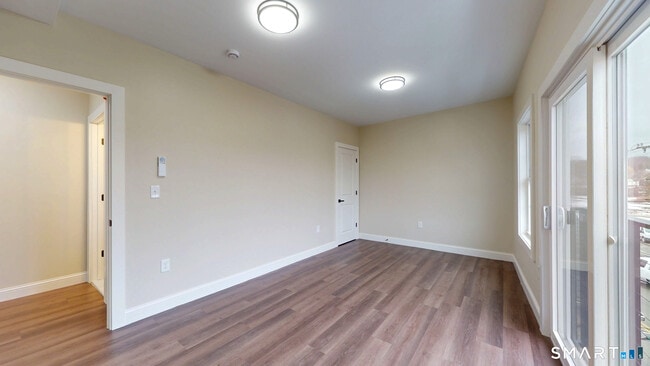 Building Photo - 2 Center St