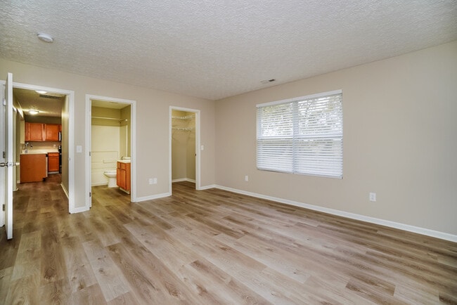 Building Photo - 4649 Kenross Dr