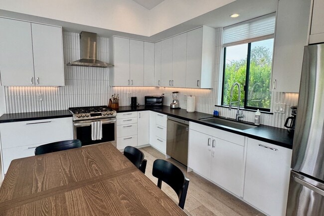 Building Photo - Modern Encinitas Retreat | Furnished | 6-Month Lease | Utilities Included
