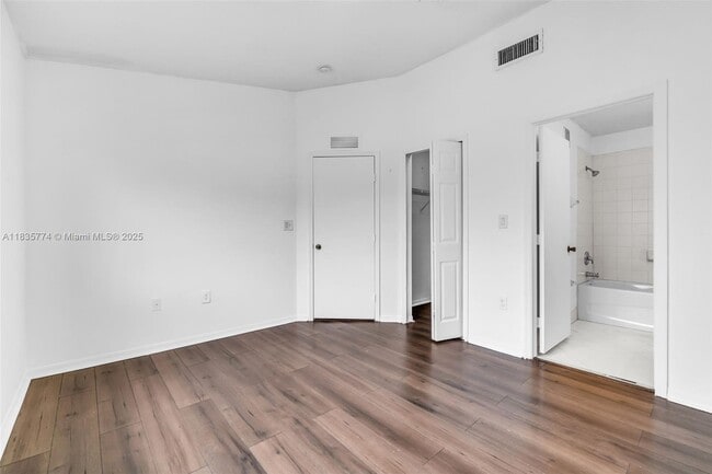 Building Photo - 1251 SE 31st Ct
