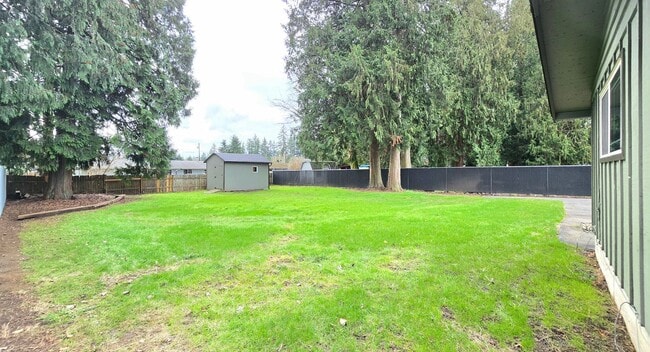 Building Photo - Fully Renovated 4 Bedroom Home in North Marysville Available Now!