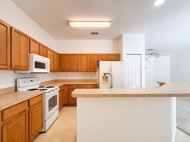 Building Photo - Pines at Lake Saunders 3 bedroom 2 bath home with double car garage