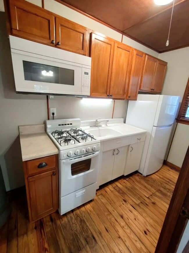 Building Photo - Cozy 1 bedroom/1 bath off of Ferguson