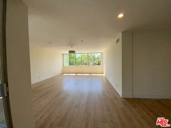 Building Photo - 9221 Charleville Blvd