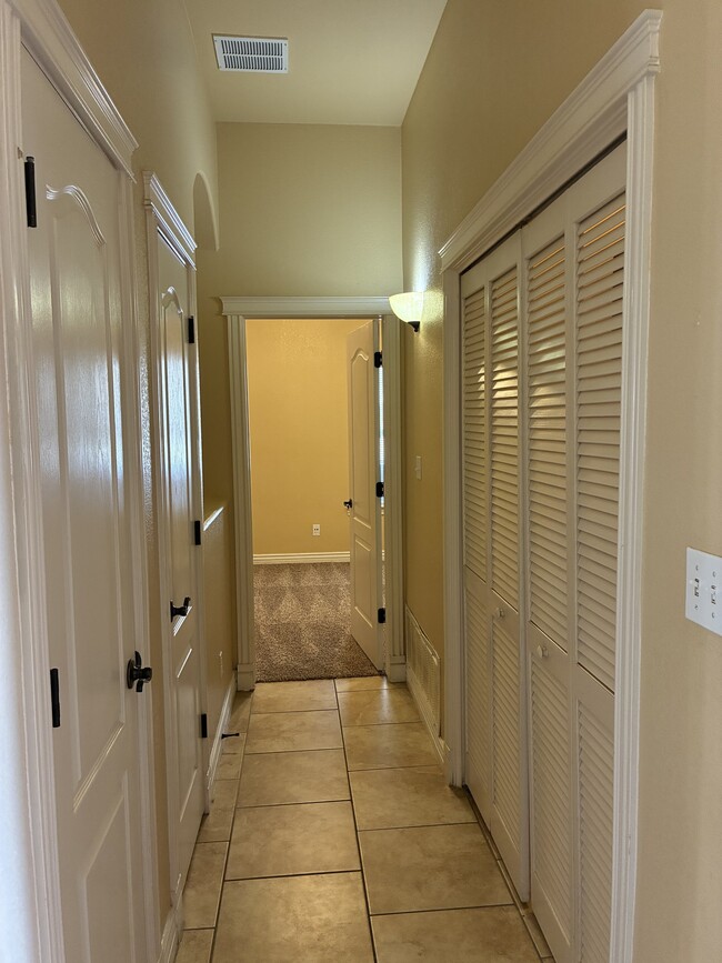 Building Photo - 5545 Manuel Moreno Dr