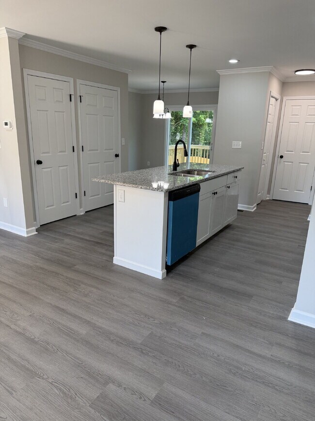 Building Photo - Pet-Friendly Charming 3-Bedroom, 2-Bath Home on Harrison Ave – Your Cozy Retreat Awaits!"