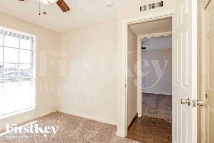 Building Photo - 9114 N 56th Ln