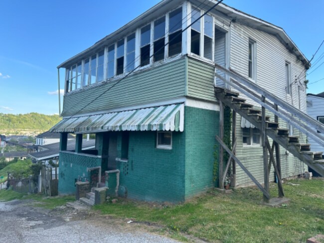 Building Photo - 644 Vine St