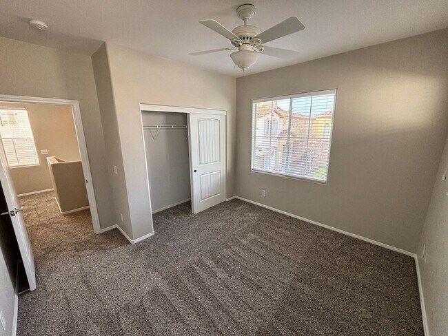 Building Photo - Gorgeous 3Bed/2.5Bath/2Car, 2-Story Home located in Loretta Bay