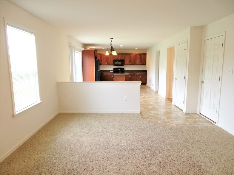 Building Photo - 641 Hamaker Rd