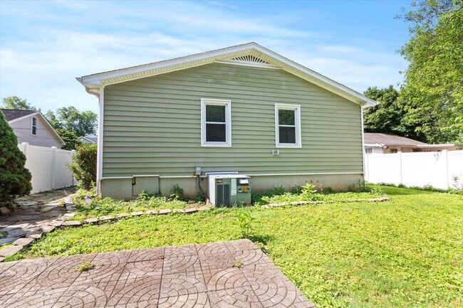 Building Photo - Great location in Five Points Area!