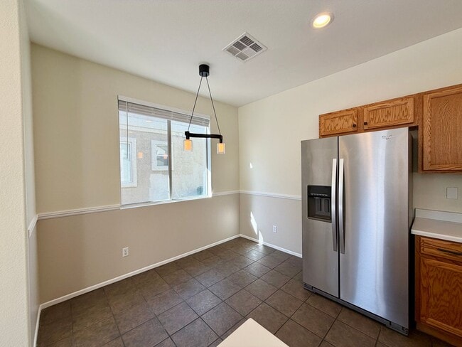 Building Photo - 2 bedroom townhome with back yard in Boulder Ranch