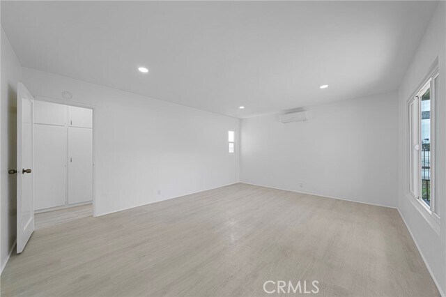 Building Photo - 9050 Huntington Dr