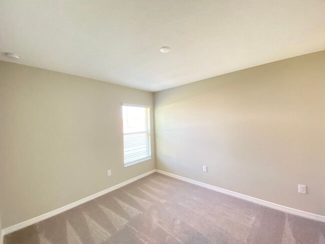 Building Photo - MOVE IN BY END OF MARCH AAND RECEIVE TWO WEEKS FREE!!  Hills Of Tuscany - Great Location, 3/2/2 *...