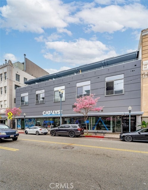 Building Photo - 433 Pine Ave