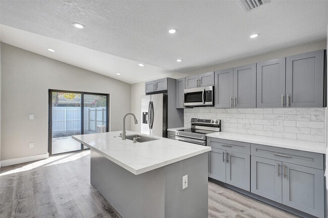 Building Photo - 2614 W 65th St