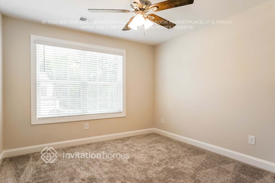 Building Photo - 504 Azalea Gaze Dr