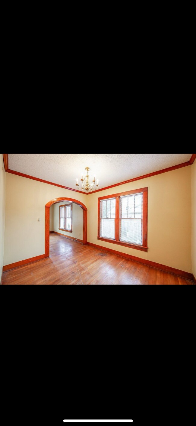 Building Photo - 805 E Jefferson St